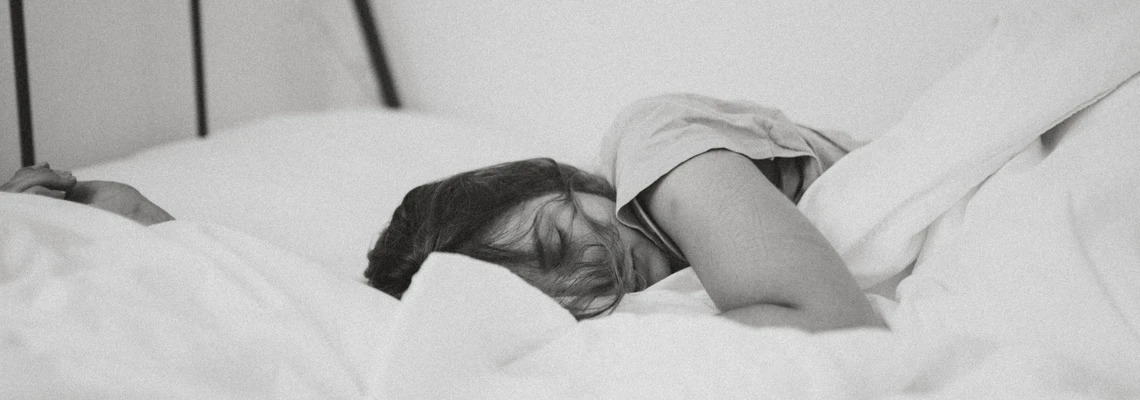 Immagine di una donna a letto