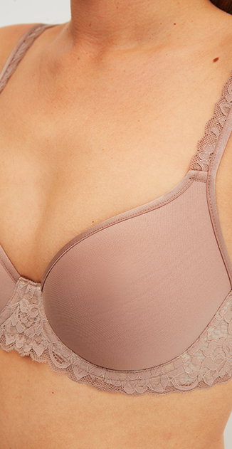 Here is a underwired bra from the Sensual Secrets range, featuring delicate lace for a feminine, elegant look.