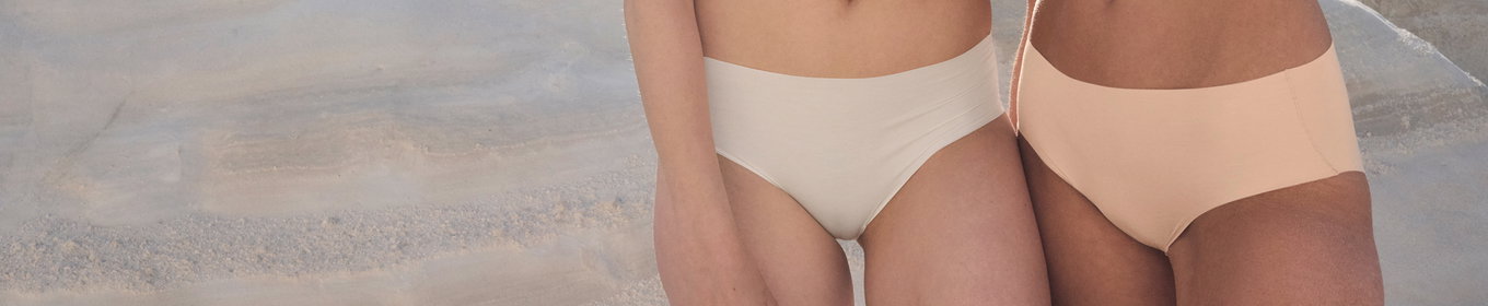 The models are wearing seamless briefs from the Natural Skin collection. Close-up of the skin-coloured briefs.