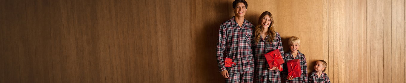 Perfect for the whole family: The flannel pyjamas from the HOLIDAY DREAMS series feature a classic checked pattern and exceptionally soft wearing comfort.